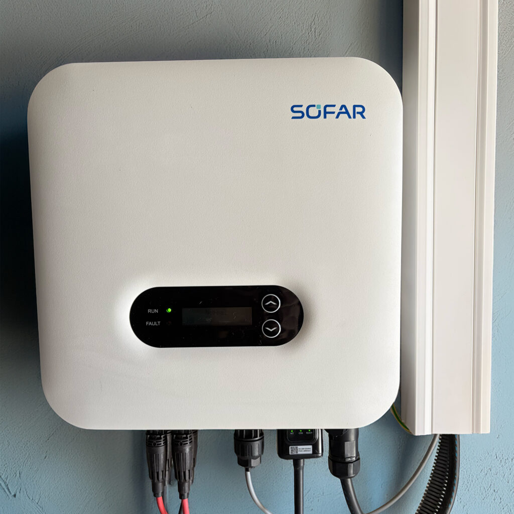 Installation photovoltaïque avec onduleur centralisé au sol